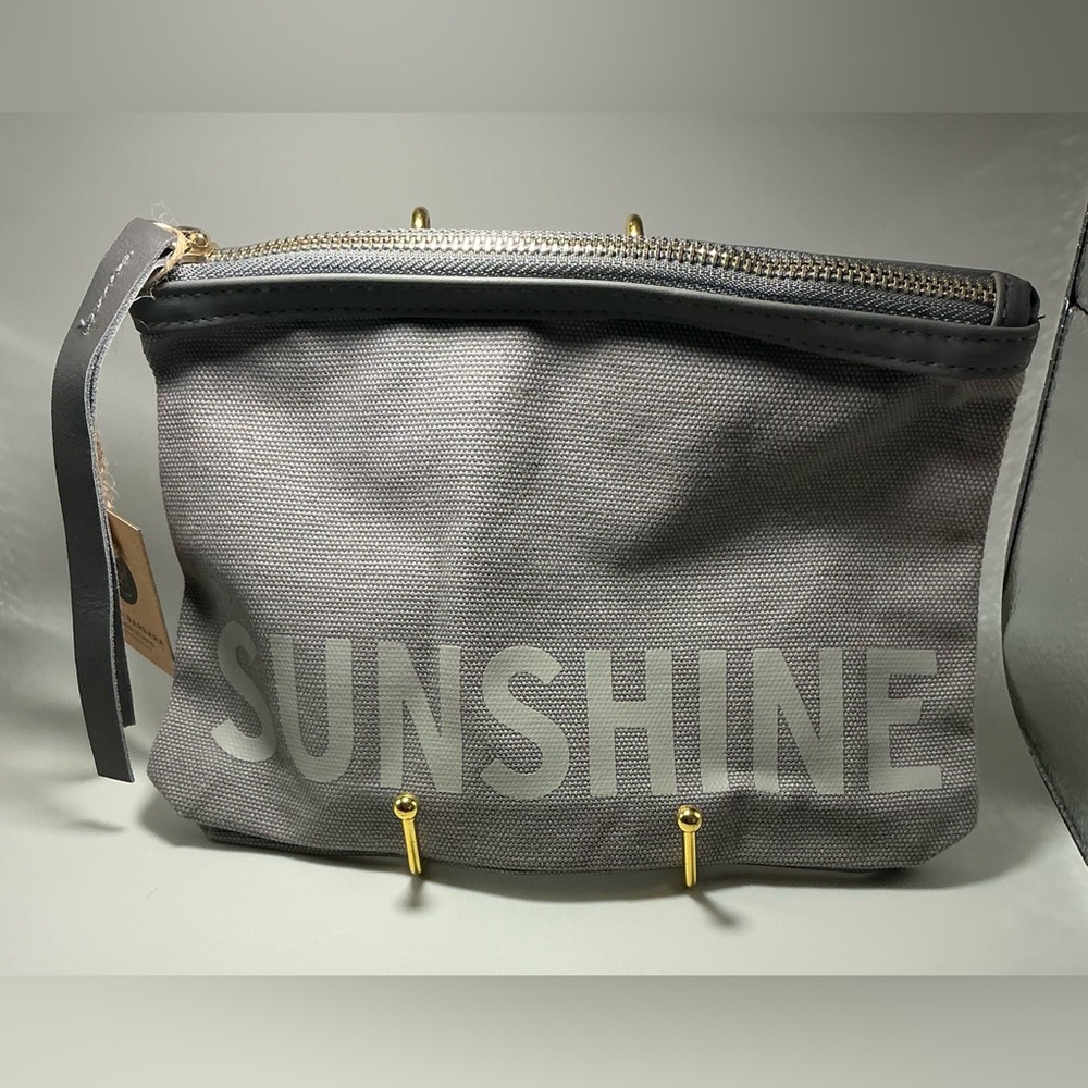 A NWT Rare Santa Barbara Design Studio Sunshine Gray Canvas Zip Bag